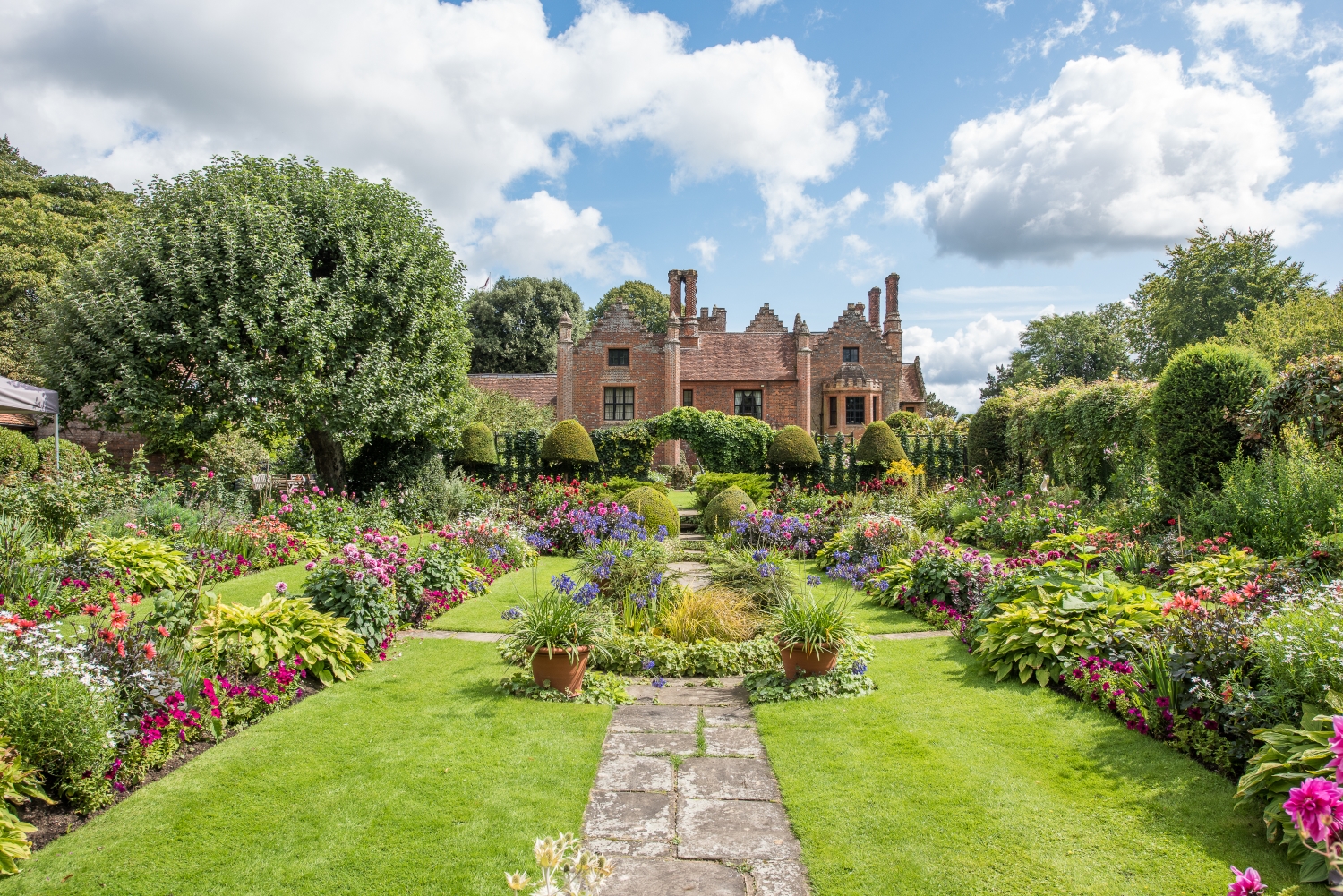 Chenies Manor Gardens, Rickmansworth, Buckinghamshire, WD3 6ER ...